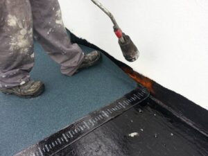 Επικόλληση ασφαλτοπάνου για στεγανοποίηση ταράτσας