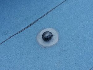 Τοποθέτηση εξαερισμών σε θερμομόνωση ταράτσας